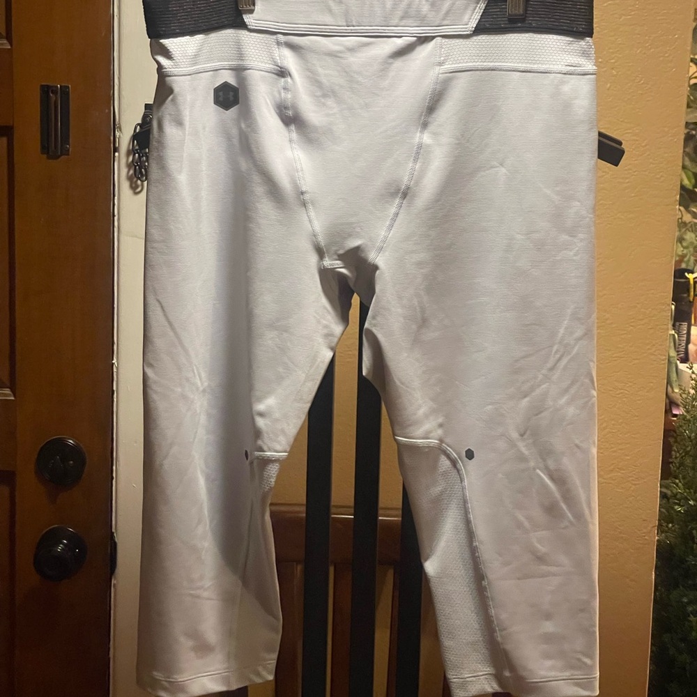 Under Armour Celliant 3/4 Length Compression Pants - Light Gray Black Waistband